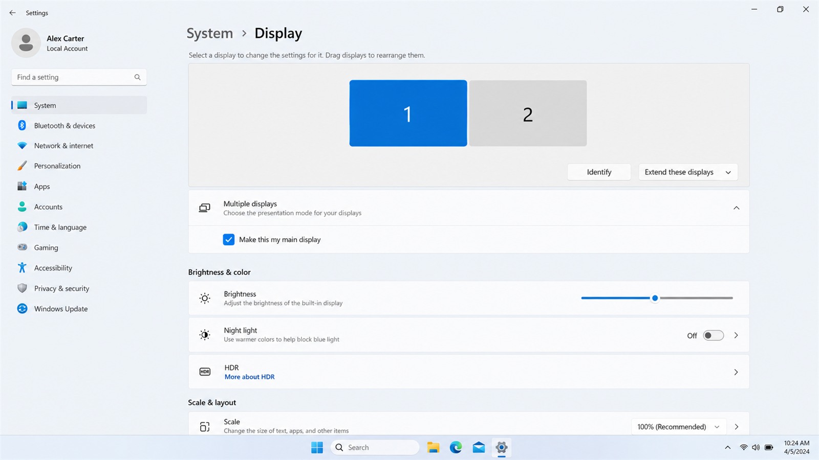 หน้า Settings → System → Display ของ Windows 11 มีจอ 2 จอ จอที่ 1 เลือกช่อง Make this my main display และรายการการแสดงผลหลายจอตั้งเป็น Extend these displays